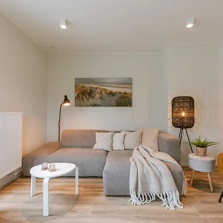Huswell - Spacious Top-floor With Private Parking Lägenhet