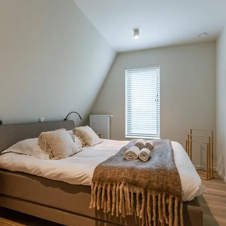 Huswell - Spacious Top-floor With Private Parking Lägenhet Middelkerke